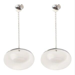 Tiffany & Co. Elsa Peretti
Round Thumbprint DiscDrop
Earrings in Sterling Silver